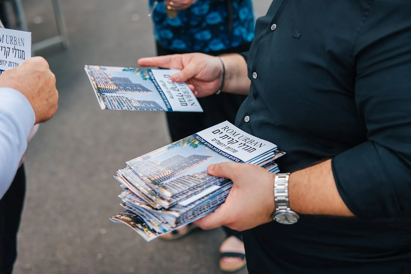 פגישת דיירים עם יזם בפרויקט התחדשות עירונית
